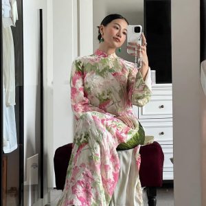 Áo dài hoa nhã nhặn